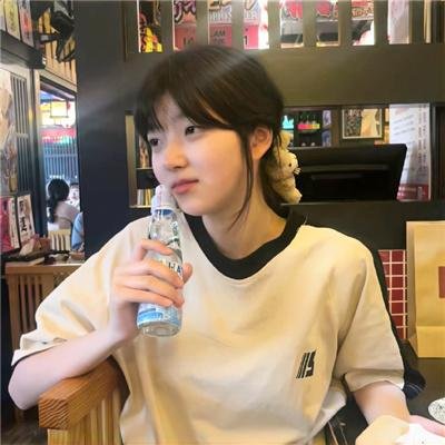 9顶假发的女孩